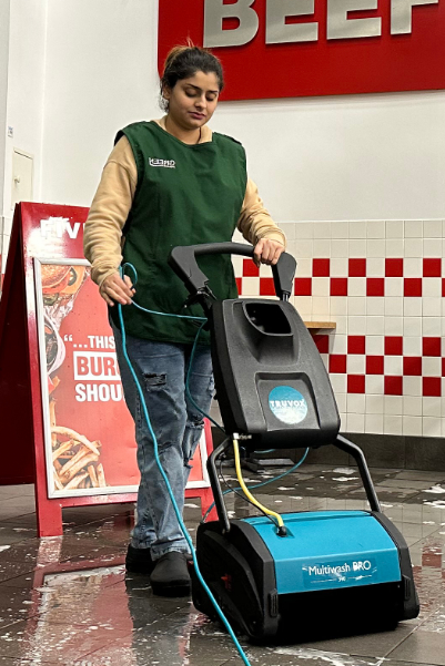 Green-FM-operative-floor-cleaning-Five-Guys-mobile