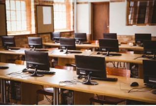 Empty-computer-room-at-the-elementary-school-2