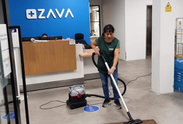 solo-cleaning-operative-hoovering-reception